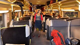 Ο Slutwife Pelzmausi κάνει ένα ταξίδι με τρένο -