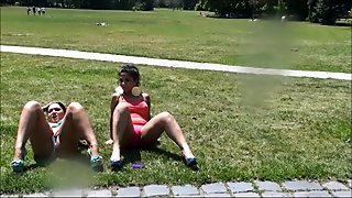 Nackt und heiss im park